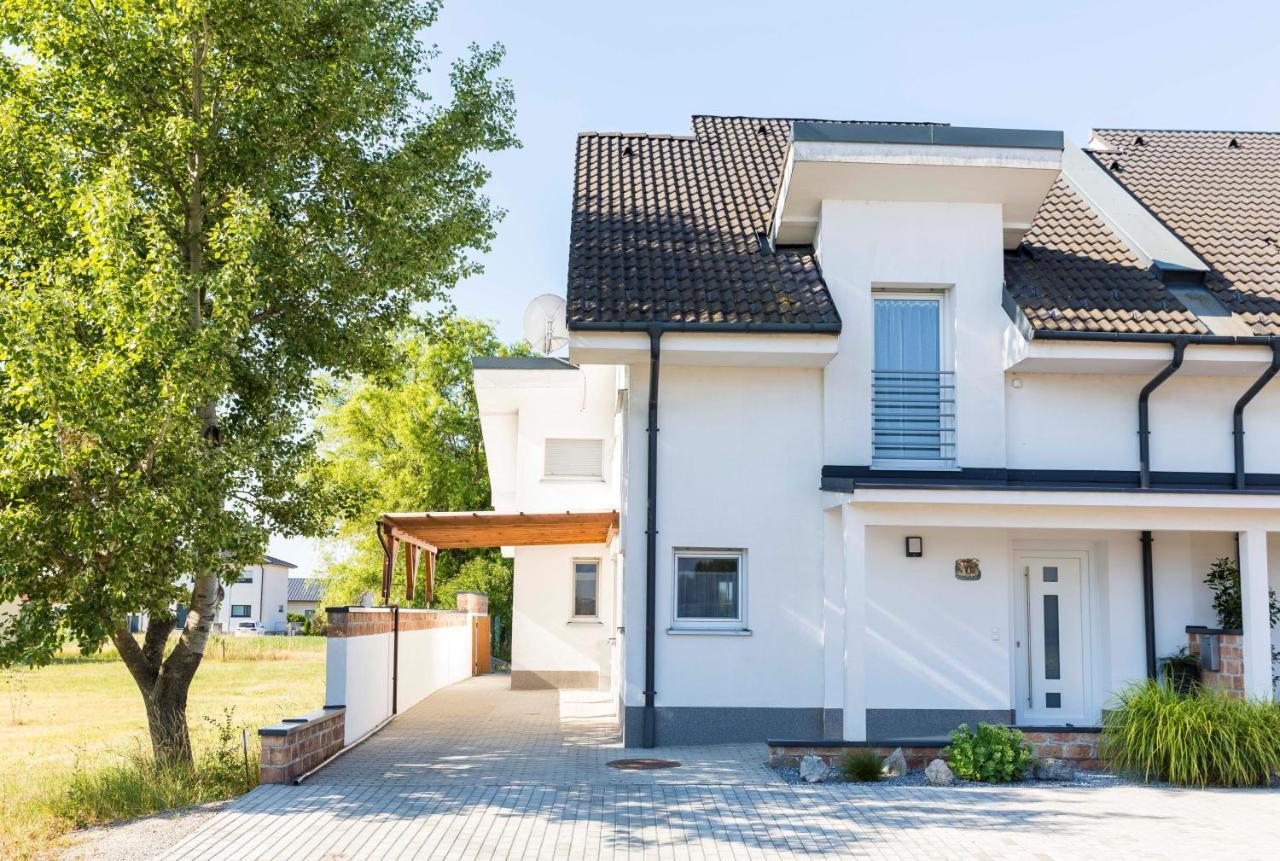 Domizil Illmitz Villa Exteriör bild